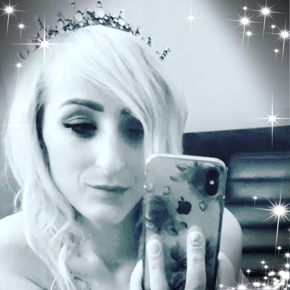 Meet your Posher, Sara - Picture 1 of 1